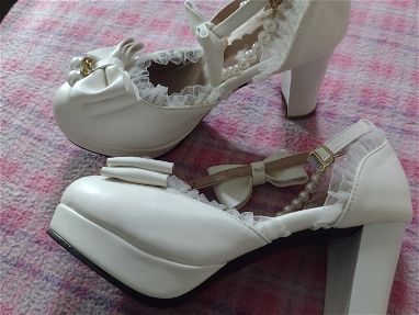 Vendo zapatos blancos de mujer nuevos #35 - Img 65076674