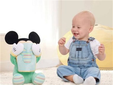 Micky mouse para niños de 9 meses en adelante, eleva y baja los brazos, dice frases y tiene música - Img 65515788