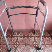 Andador para el adulto mayor de la casa ,,ligero y facil de transportar - Img 55724536