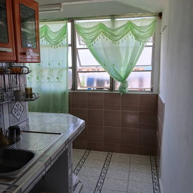 Vendo apartamento en micro x ,6to piso de 2 cuartos,en 4500 usd con todo adentro - 6/9