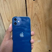 iPhone 12 mini venta o cambio x iPhone menor y vuelto azul - Img 56033370