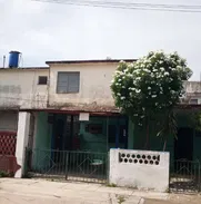 Se venden dos casas juntas en 22.000 USD o solo la de abajo en 15.000 USD en el Reparto Marti, Cerro - Img 50160465