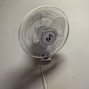 Ventilador de 1 año de uso, 50 dolares - Img 55818385