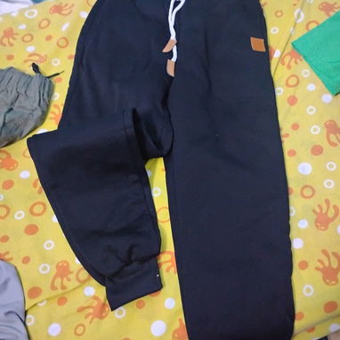 Vendo pantalones unisex para trabajar y otros artículos,el precio incluye domicilio - Img 127086841