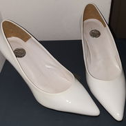 Zapatos puntilla blancos corte salon - Img 48951218