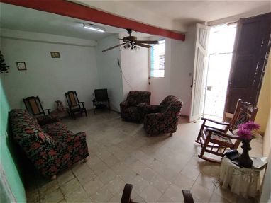 🏡 en la Habana Vieja de 3 habitaciones 🚪 calle y placa libre - Img 68545093
