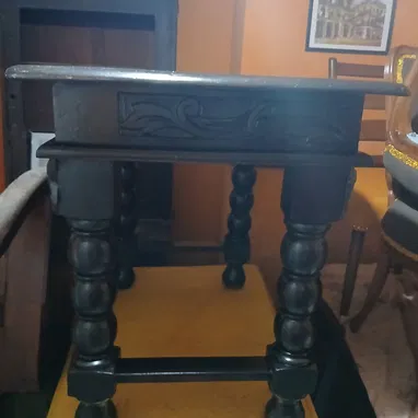 Vendemos muebles de madera buena bien terminados y listos para su uso GAVETEROS, VITRINA, BURO, JUEGO DE COMEDOR, ECT... - Img 110567465