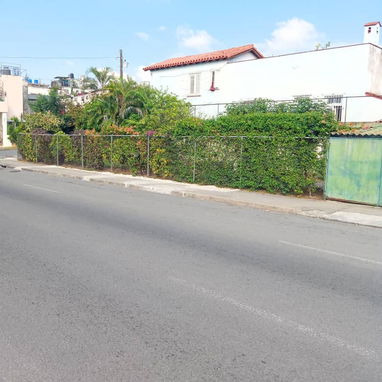 Se ofrece terreno y/o carpoch en excelente ubicación ideal para proyectos residenciales o comerciales. - Img 125432505