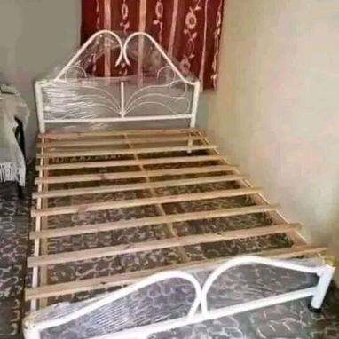 Camas de tubo y colchones listos para entregar hasta la puerta de su casa. - 10/10