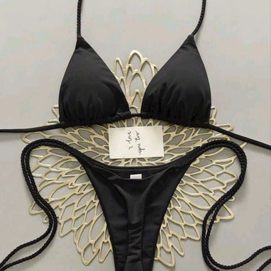 Trusas y bikinis//playa - 3/4