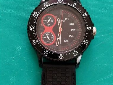 Bonito reloj de hombre estilo submarino, con manilla de goma. NUEVO. - Img 67253438