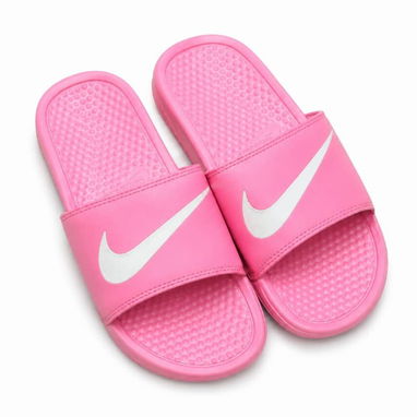 ✨ *Chancletas Nike* 💰Precio: 10 USD 📦Stock : *Beige con bastón Carmelita* : (#36 , 38 )  *Rosadas* : (37 y 40)  *Azul - 3/6
