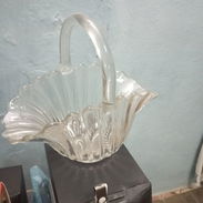 Cesta de Cristal y Bucaro antiguos - Img 55917187