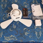 Ventilador recargable. Se cuelga en el techo. Trae luz y control remoto - Img 56040639