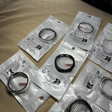 Protectores y Micas de cristal para Galaxy Watch 8 (40,44 y 46mm Clasico). Tengo Marcos solos y protectores Completos!! - Img 111294824