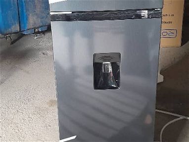 Refrigerador "Royal" (con dispensador de agua) 11.7* pies color blanco 🤍 y gris  🩶 domicilio incluido - Img main-image
