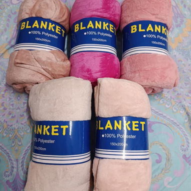 Colchas  Medida 1.50 metros x 2 metros  12USD - 3/8