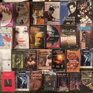 Variedad de libros - Img 53493181