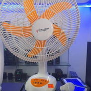 Ventiladores de pedestal recargable nuevos en cajas - Img 56209150
