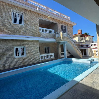 Alquilo CASA DE LUJO de 7 habitaciones con piscina en Guanabo - Img 119917315
