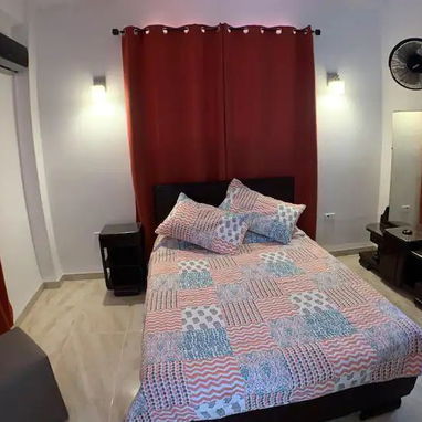 APTO PRIVADO en el vedado. PLAZA. DE una habitación climatizada(NO SE VA LA CORRIENTE).54026428 - Img 28861881