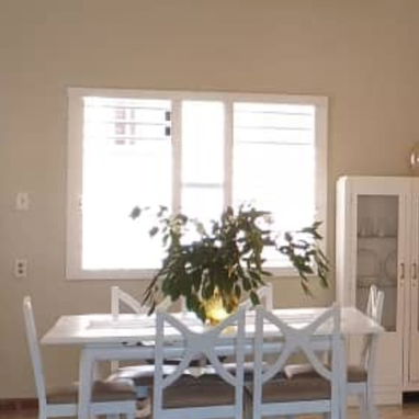 VENDO MESA DE COMEDOR BLANCO DE CEDRO Y CAOBA Y 6 SILLAS----52708155 - Img 117690017