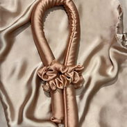 Accesorios capilares: toalla de microfibra, cepillos, scrunchie, gorros y funda de satin - Img 55788555