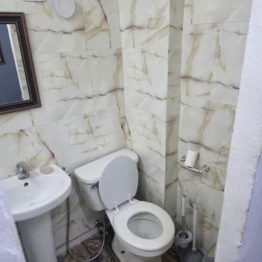 Vendo apto de 1/4 en el Vedado con todo adentro. - Img 126975421