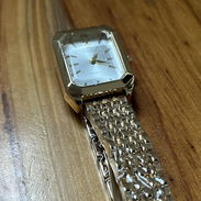 Reloj elegante para mujer , dorado . - Img 55535926