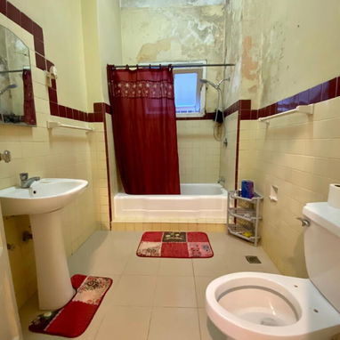 Playa apt 2 ctos y medio 2 baños balcón calle 1er piso - Img 102531694