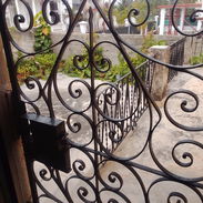 Renta para cubanos en zona céntrica de Marianao, de 1 habitación pta de calle y demás comodidades. - Img 56115725