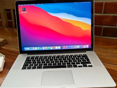 MacBook Pro de 15,4(2015  335 ciclos de carga - Img 66055348