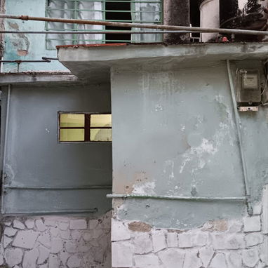 Casa en venta que consta de sala cocina baño un cuarto ,pasillo en la entrada y cuenta con dos tanques de agua elevados. - Img 119576844
