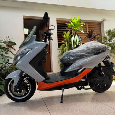 `🛵 𝐌𝐎𝐓𝐎 eléctrica JIMGHAN 🛵`  ⚙️𝐄𝐒𝐏𝐄𝐂𝐈𝐅𝐈𝐂𝐀𝐂𝐈𝐎𝐍𝐄𝐒 • 3000w - 72v - 40 ah • ⁠batería LITIO  • ⁠ censo - 9/9