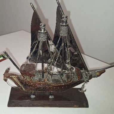 Adorno. Maqueta de un barco velero de madera y metal - 3/4