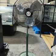 Ventilador industrial de pie marca *Jinghan*  18 pulgadas - Img 55700944