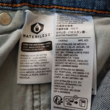 Vendo putiza clásico nuevo, pantalón de buena mezclilla para hombres, marca Levi Strauss, talla 32x30. Precio 20 usd. - Img 125448384