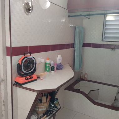 $18.000usd CON CASI TODO DENTRO  En venta apartamento (planta alta) en  Luyanó, 10 de Octubre. CONSTRUCCIÓN  CAPITALISTA - 6/10