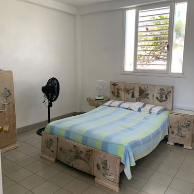 Casa en alto de un biplanta a pocos metros de 17 y 64 placa libre - 4/10