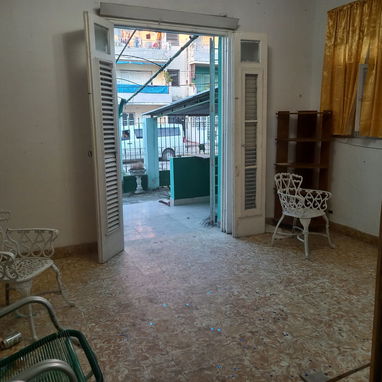 Bajos de biplanta 114m² de área total, entrada independiente,carporch, portal, sala, comedor 2½ hab 2 baños y 2 patios. - Img 123722739