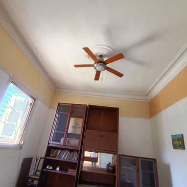 Se vende apto de 4/4 en el vedado con dos baños. - Img 119177660