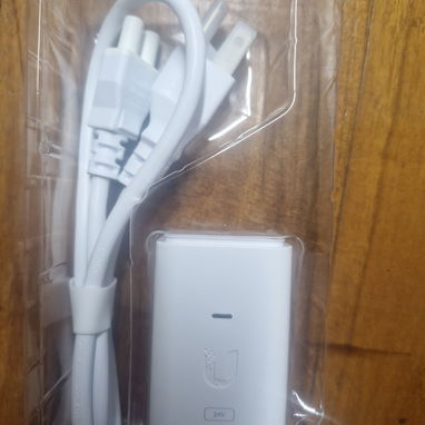 Adaptador PoE 24V 0.3A Marca Ubiquiti. Interesados al 53998989 o 54981957 - Img 115037268