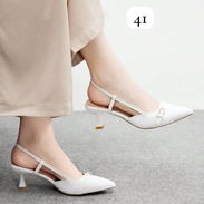 Zapatos elegantes de vestir de tacón bajo, color blanco, número 41. Ideales para eventos, bodas, graduaciones. - Img 56705115
