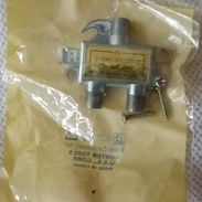 Splitter de 2 salidas para cable coaxial de televisor (2 Way signal spliter) - Img 48970031