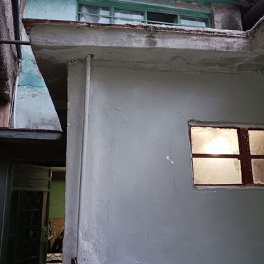 Casa en venta que consta de sala cocina baño un cuarto ,pasillo en la entrada y cuenta con dos tanques de agua elevados. - Img 119576843