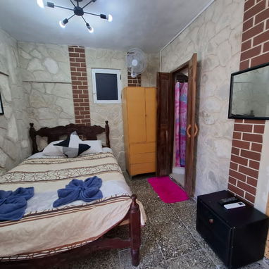 SE RENTA CASA DE 3 cuartos CON PISCINA A MEDIA CUADRA DE LA PLAYA DE GUANABO. 58858577 - 5/10