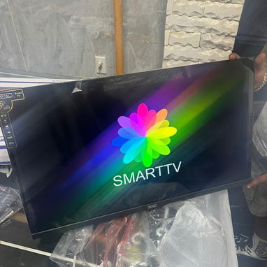 SMART TV 32 pulgadas Royal Resolución: HD 720p Sistema Operativo: Android 14 HD Precio $215 USD Transporte Incluido - 3/5