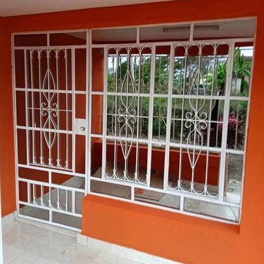 🚨HERRERIA🚨 HERRERIA ¡¡Fabricamos puertas,ventanas, y rejas de protección, echas a su medida y gusto dependiendo de su - Img 127898597