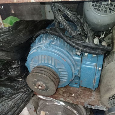 Se venden varias cosas. Se venden varios motores eléctricos. Motores con reductor. Un motor de alta revolución ideal pa - Img 120374700