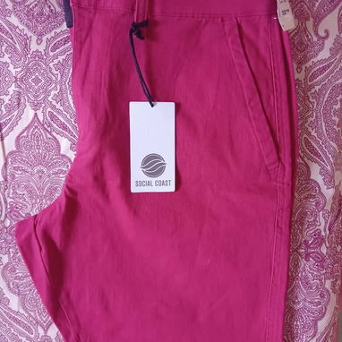 Short rojo p/ hombre Talla 32 marca Social Coast - 3/4